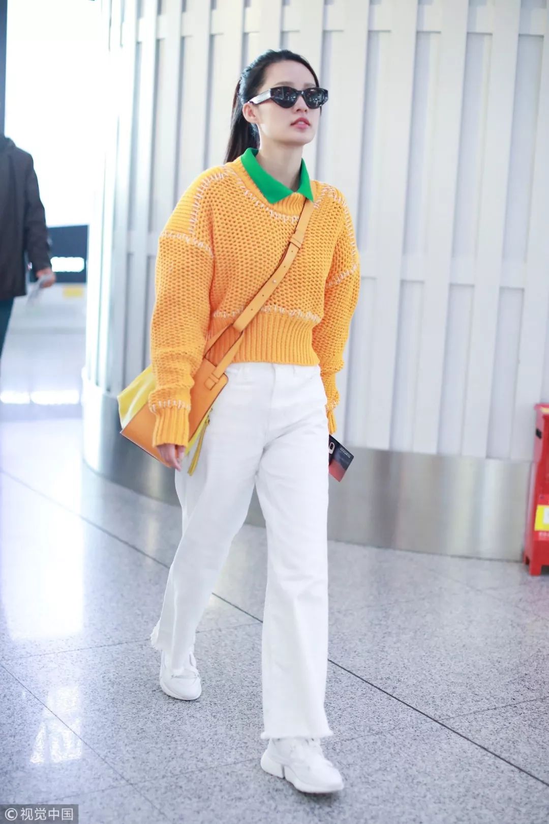 机场街拍谁赢?懂旧衣新穿的才是时髦精
