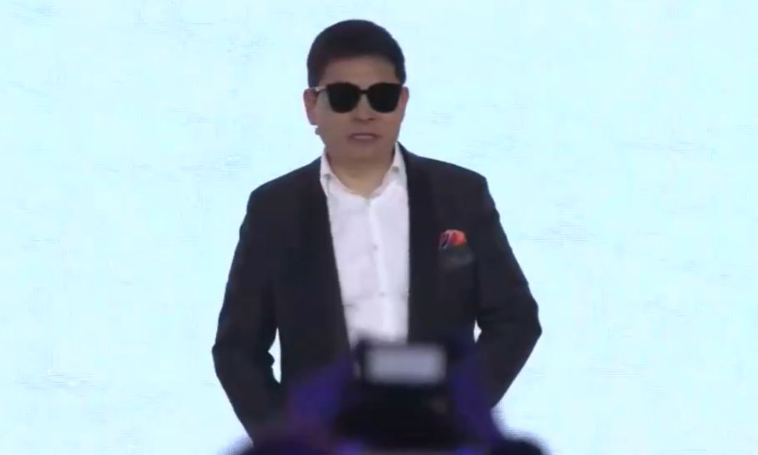 华为40w充电宝发布会 (华为智能眼镜2代充电宝)