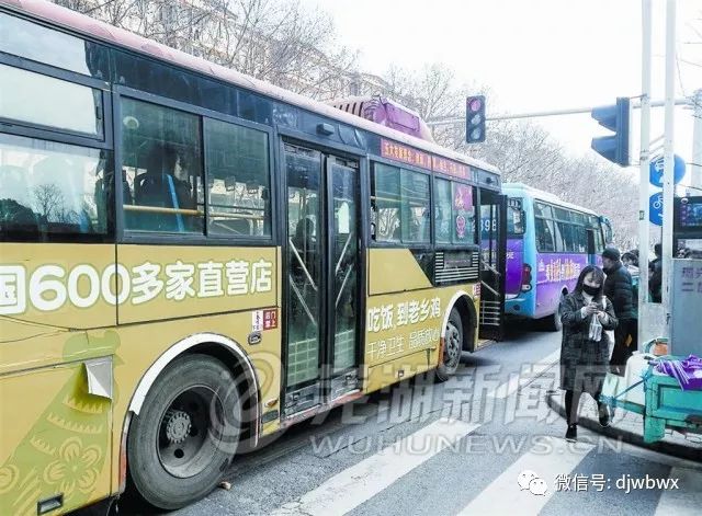 【早安·芜湖】东方龙城小区停车位，一租就是三年？