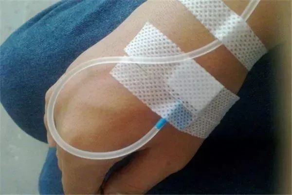 扫墓别拍肩膀,清明扫墓可以拍墓吗