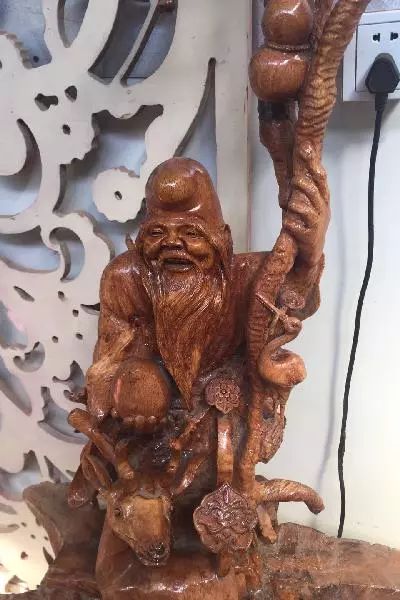 自学成才的根雕达人,张国胜红木家具