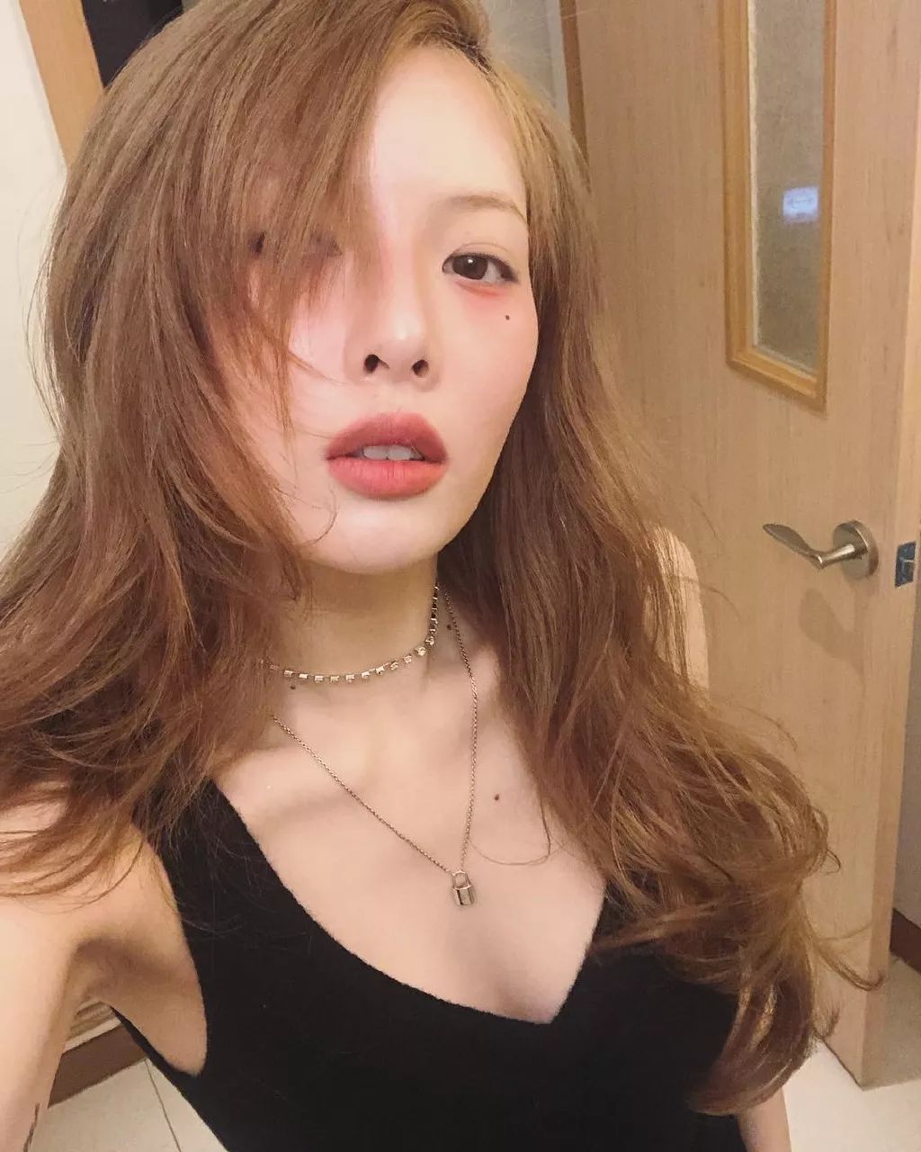 公布恋情被公司开除背假香奈儿都能带货说她是“人间毒药”我服!