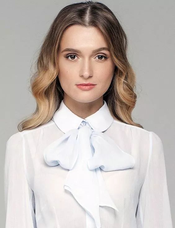 毛衣该不该收起来,毛衣腰侧边上有根带子怎么系好看