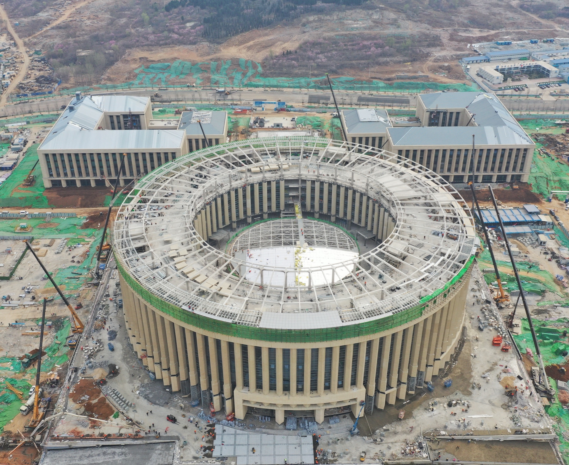 2日财经热点回顾：腾讯领投9.1亿港元入股有赞，后者是微信小程序最大服务商之一