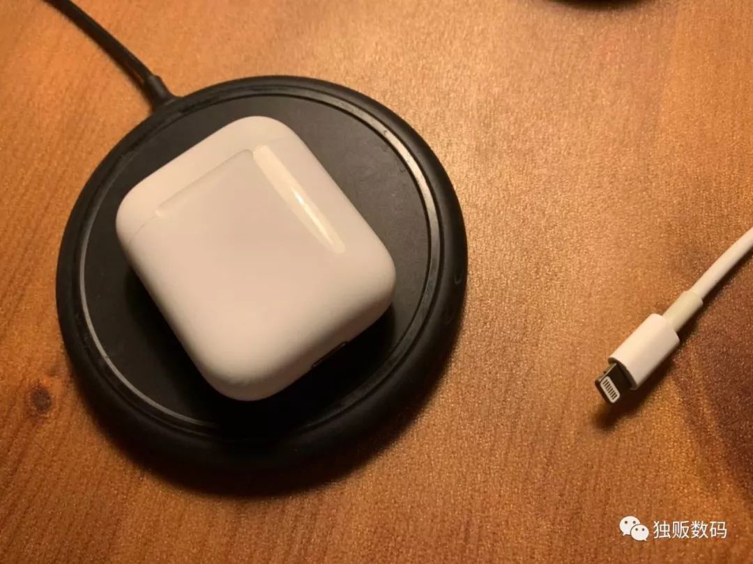 airpods2有没有必要买无线充电版,airpods2充电盒版本1.9.4