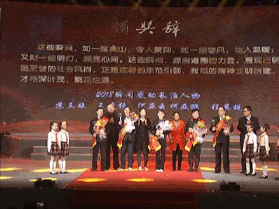 致敬孩子的感动视频,致敬英雄感动片段