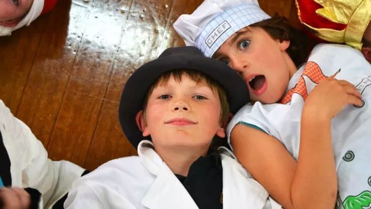 如戏全靠演技,人生如戏全靠演技小女孩一秒入戏