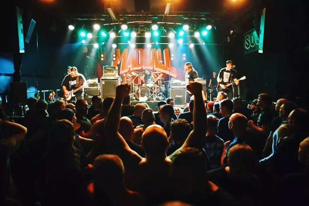 柏林展示身材,柏林很穷吗