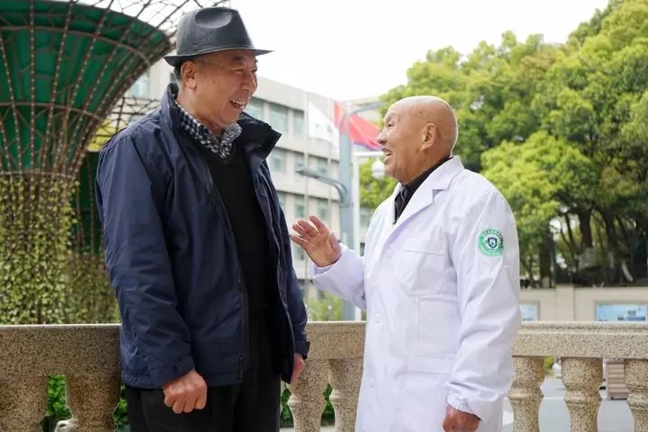 肠癌中期抗癌成功的真人真事,抗癌成功案例100例