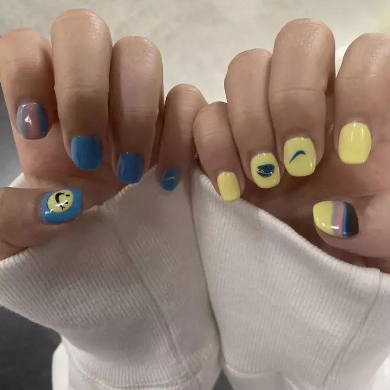 看别人穿名牌心理自卑,看别人穿的鞋多贵