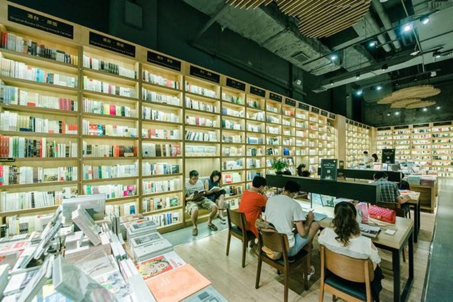 机场里的书店叫什么名字,机场的书店都卖什么书