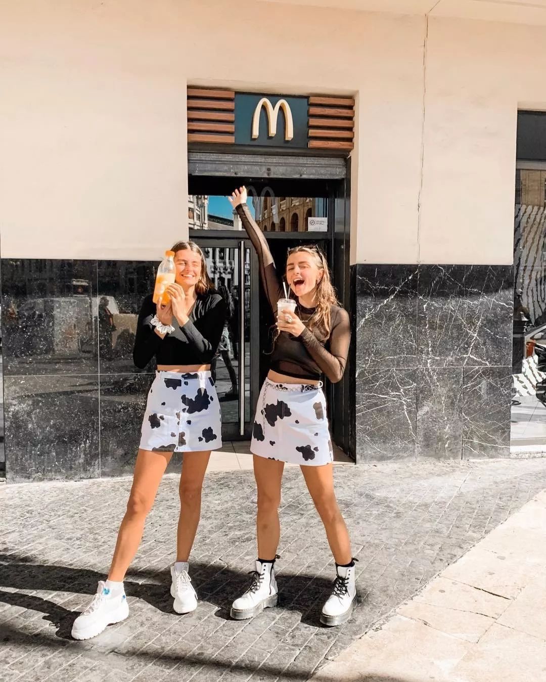 豹纹OUT，下一个C位印花轮到奶牛纹上场！