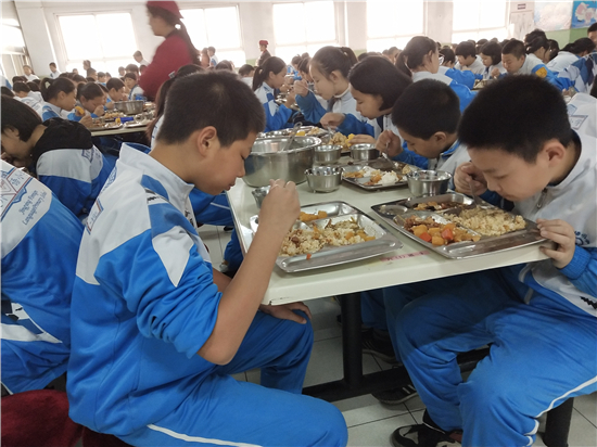 万人“超级中学”,所有食堂做到安全*级A**,河北精英中学怎么做到的?