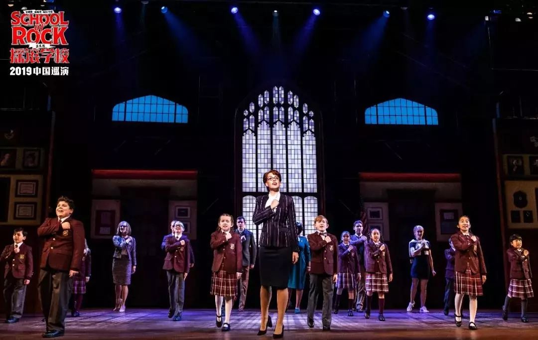 百老汇是舞台剧还是音乐剧,百老汇摇滚音乐剧近乎正常