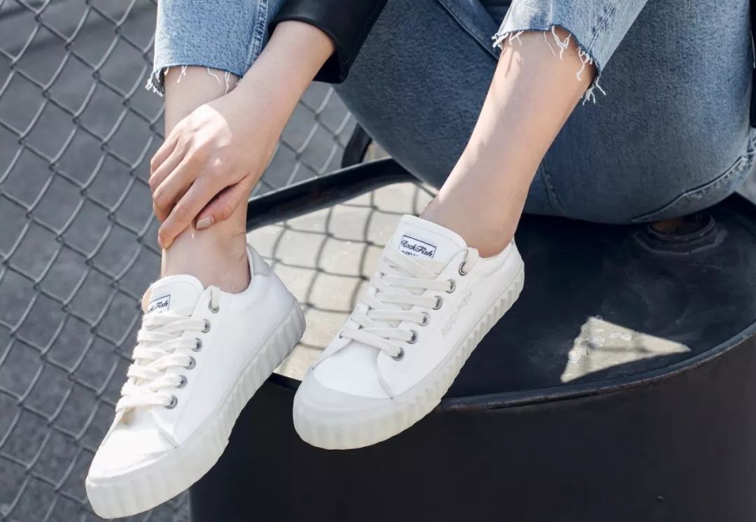 凯特王妃同款帆布鞋,梅根王妃穿什么鞋好看