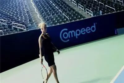 每个女生脚后跟都有个疤,每个女人的背后都有一部辛酸史