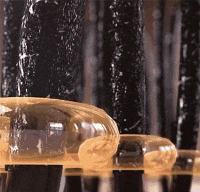 你的头发一天一次还长吗,你的头发那么长不会掉下来吗