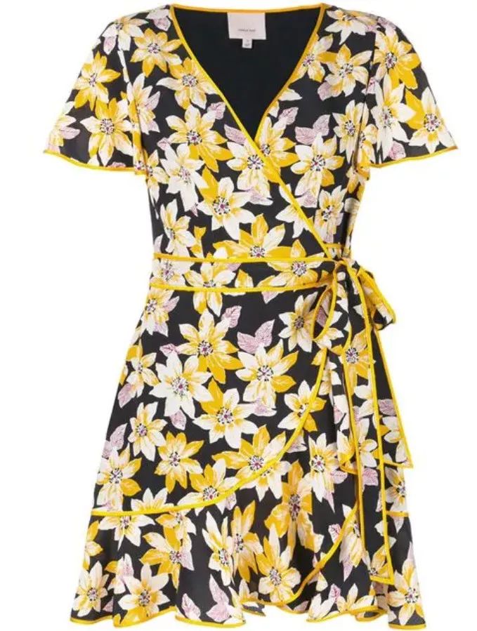 吴宣仪穿深v长裙,吴宣仪深v长裙