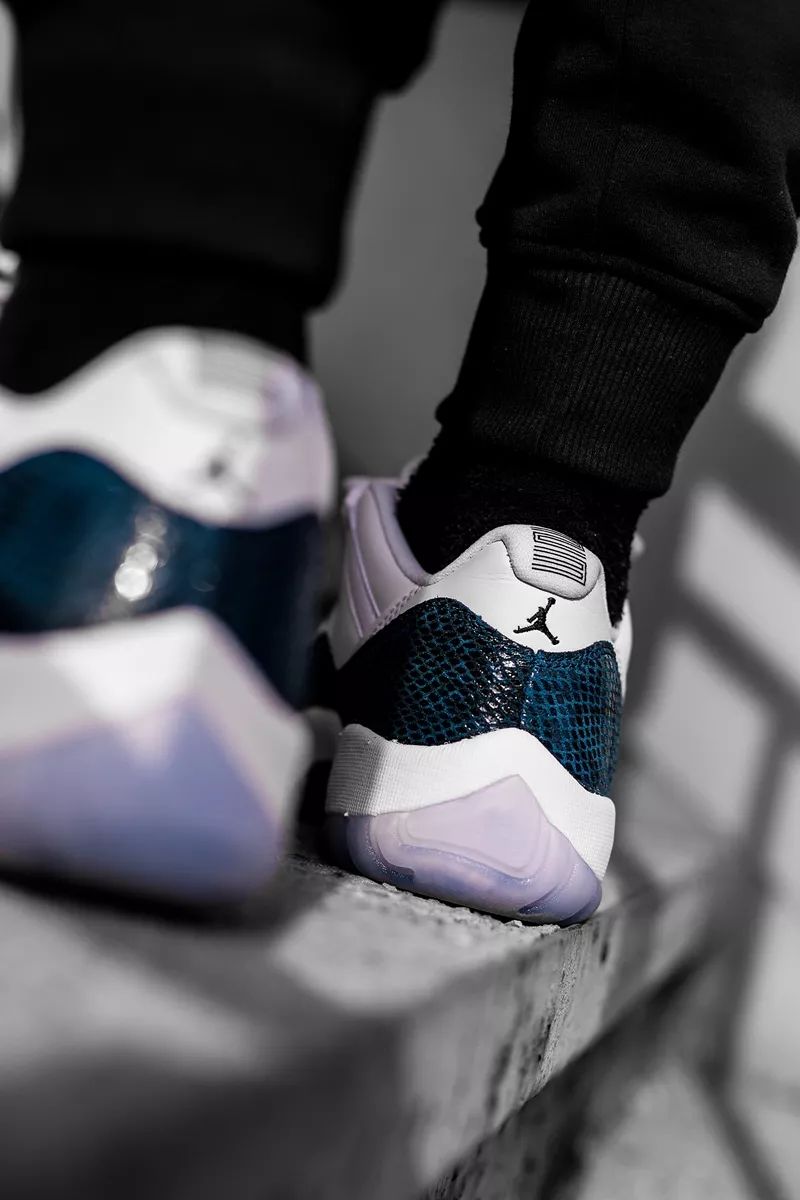 airjordan11low黑红测评,airjordan11lowwhitebred上脚图