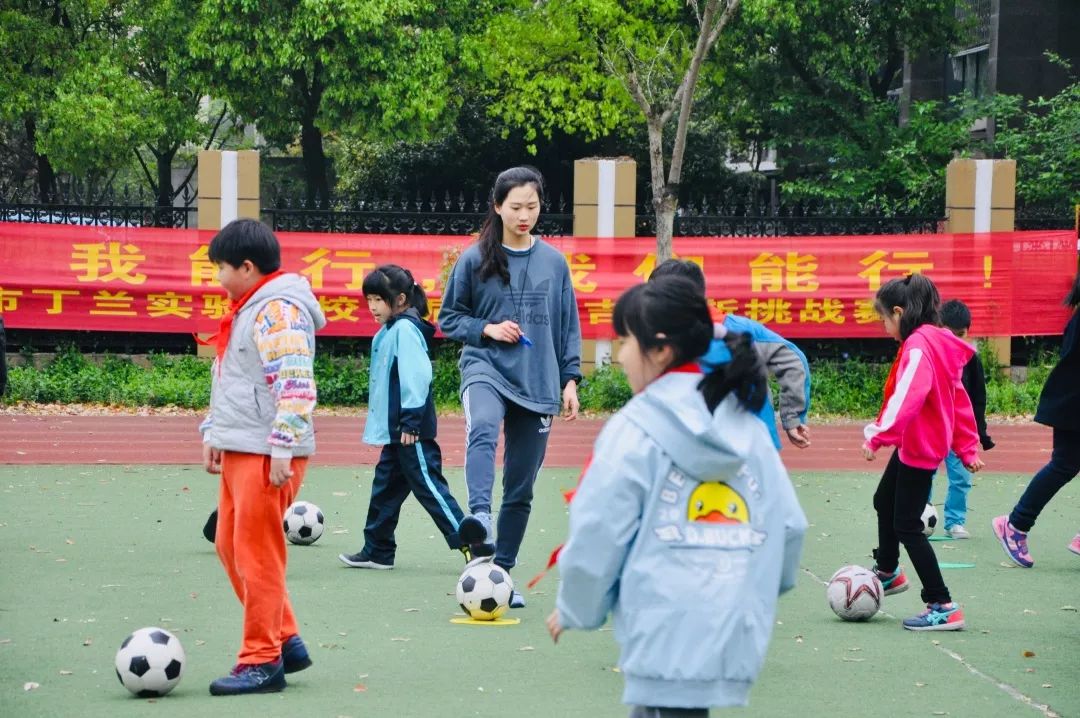 【丁兰风度】新教师展风采观课堂研方法