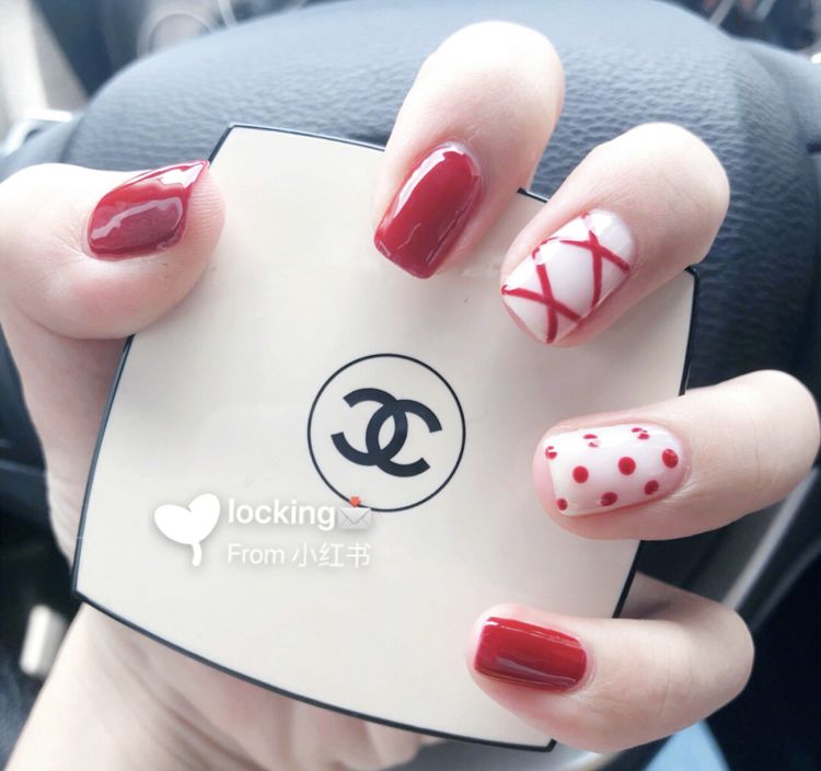 适合夏天的美甲显手白,超显手白的美甲带钻