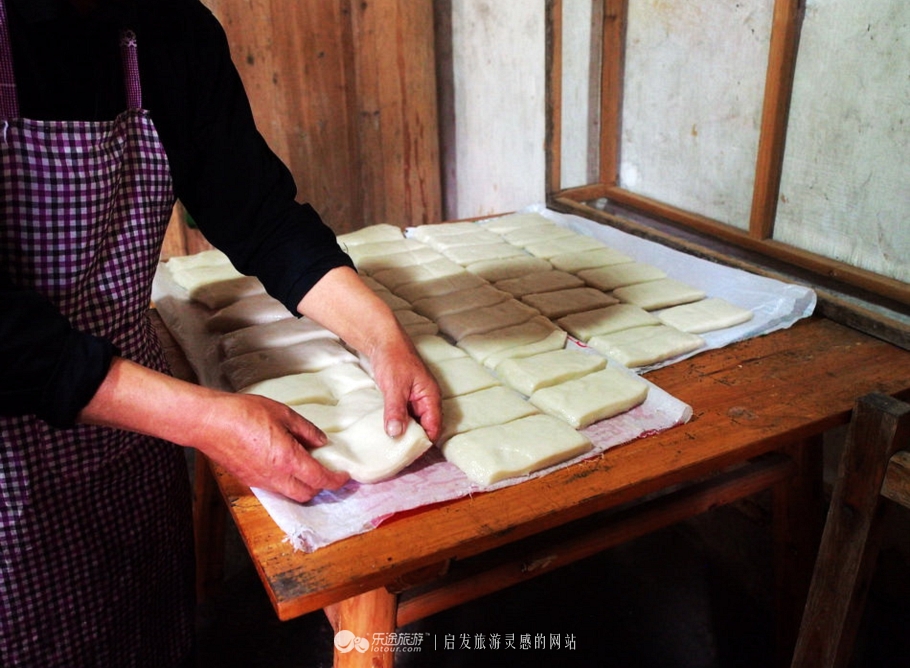 隐藏大山深处的小村庄,一个山清水秀的美丽小村庄