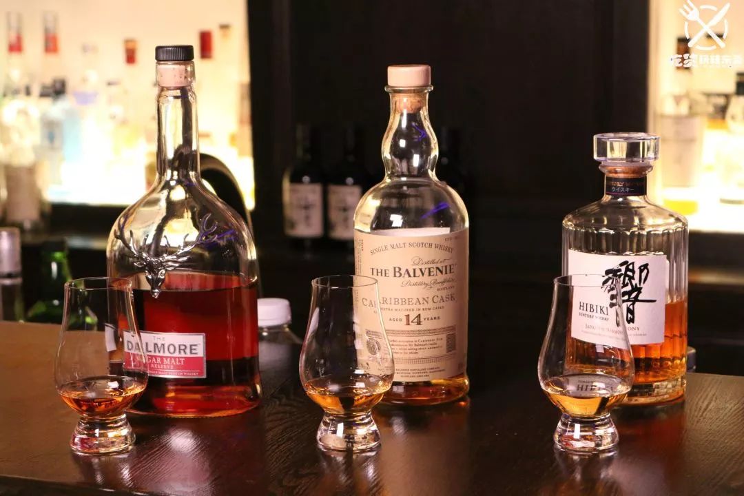 隐藏的威士忌酒柜,隐藏很深的酒