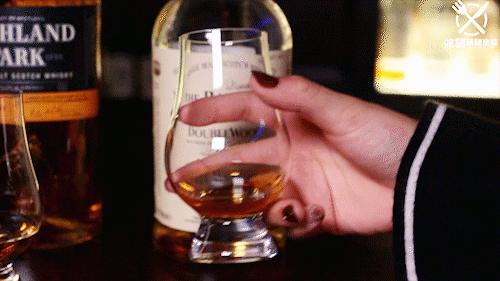 隐藏的威士忌酒柜,隐藏很深的酒