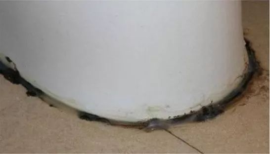 去污“高科技”！焦黑锅底、油垢、霉菌，喷一喷全消失