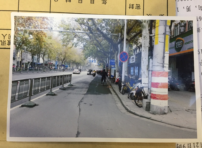 出租车乘客开门撞死骑车人谁负责,乘客开门被电瓶车撞谁负责任