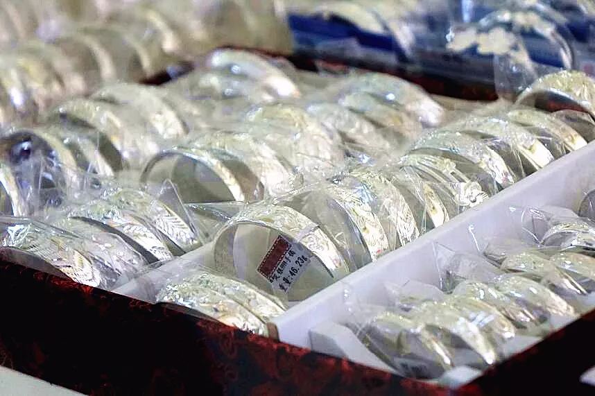 【双节钜惠】昌吉500个和田玉挂件免费送！和田玉低至三折起，进店即有好礼相赠！