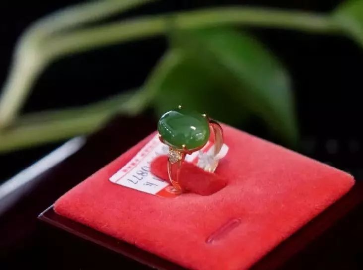 【双节钜惠】昌吉500个和田玉挂件免费送！和田玉低至三折起，进店即有好礼相赠！