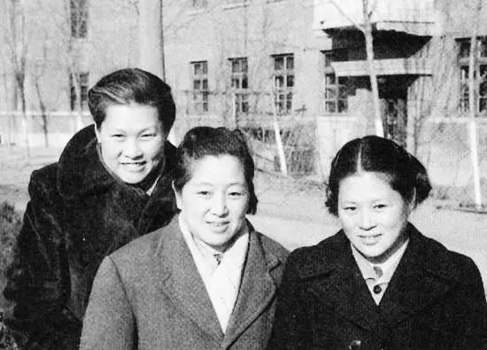 特朗普女儿生活私密照曝光，终于明白谁是贵族，谁是土豪