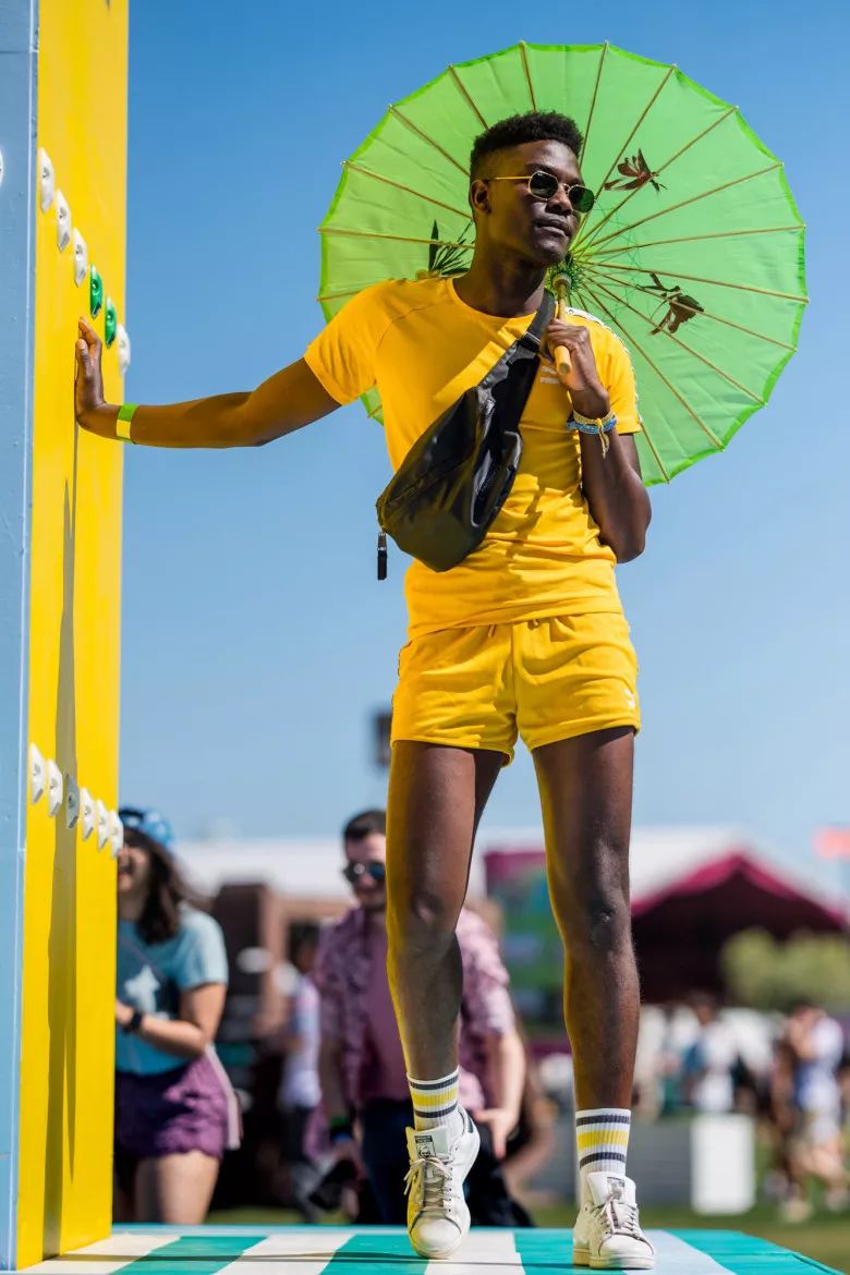 据说美国最骚的仔们都来这片沙漠里开趴
