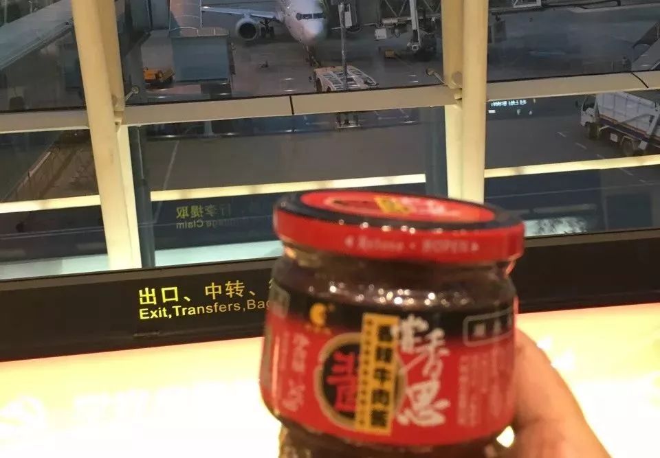 紧急提醒出门一定要警惕,坐飞机外出旅行需要带哪些行李