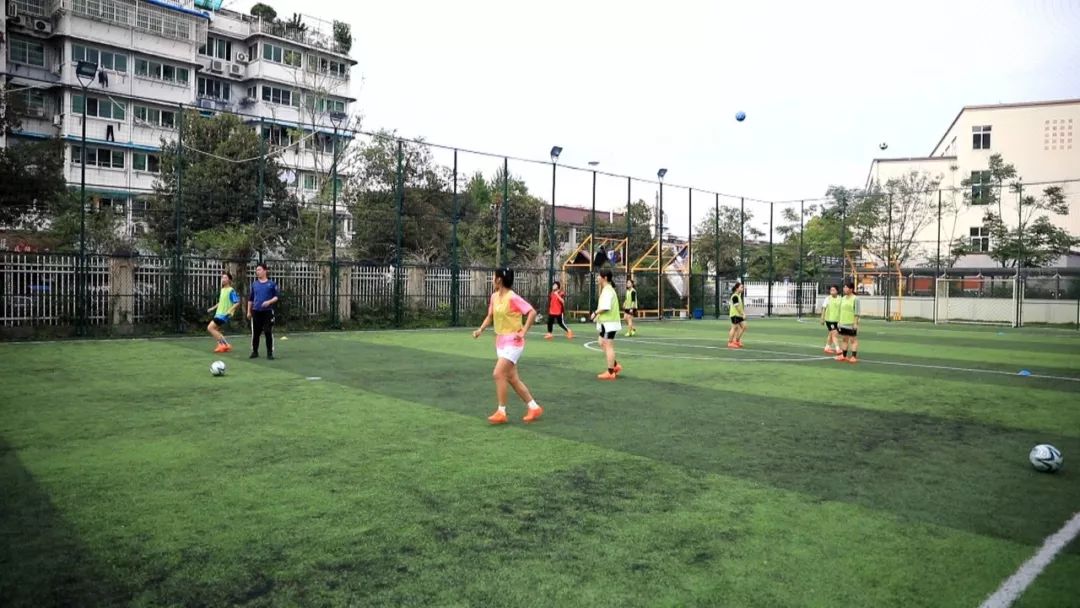 向劳动模范们致敬,向全国所有的劳动模范致敬