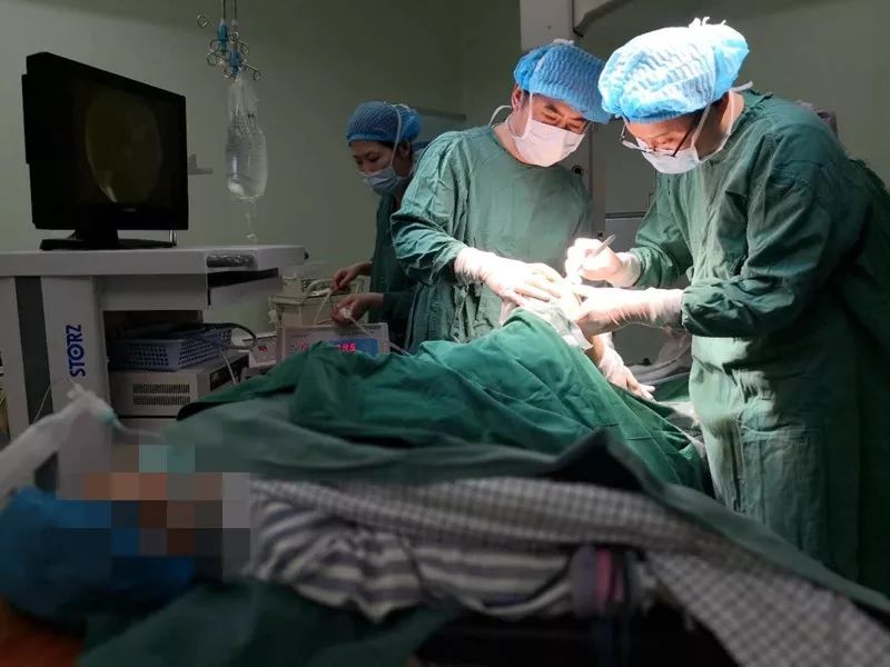 关爱老人奉献爱心故事,南阳市救助换髋关节的残疾人