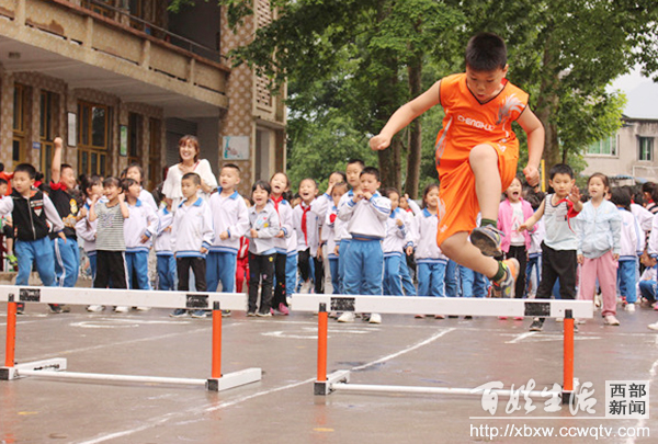 阳光小学体育运动会,阳光学子快乐运动会开幕式