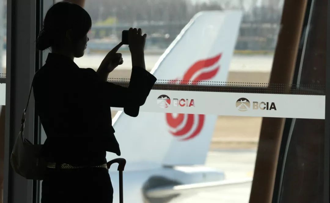 中国空姐为什么都要年轻漂亮,中国空姐为什么好看