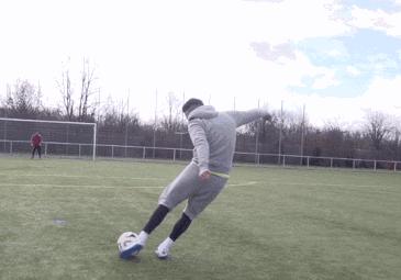 维维射门教程,维维足球怎么接半高球