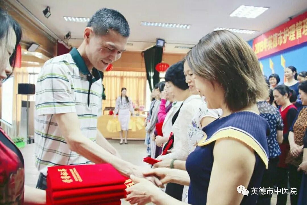 20年来坚守护理一线,十七年护理生涯前路漫漫勇往直前