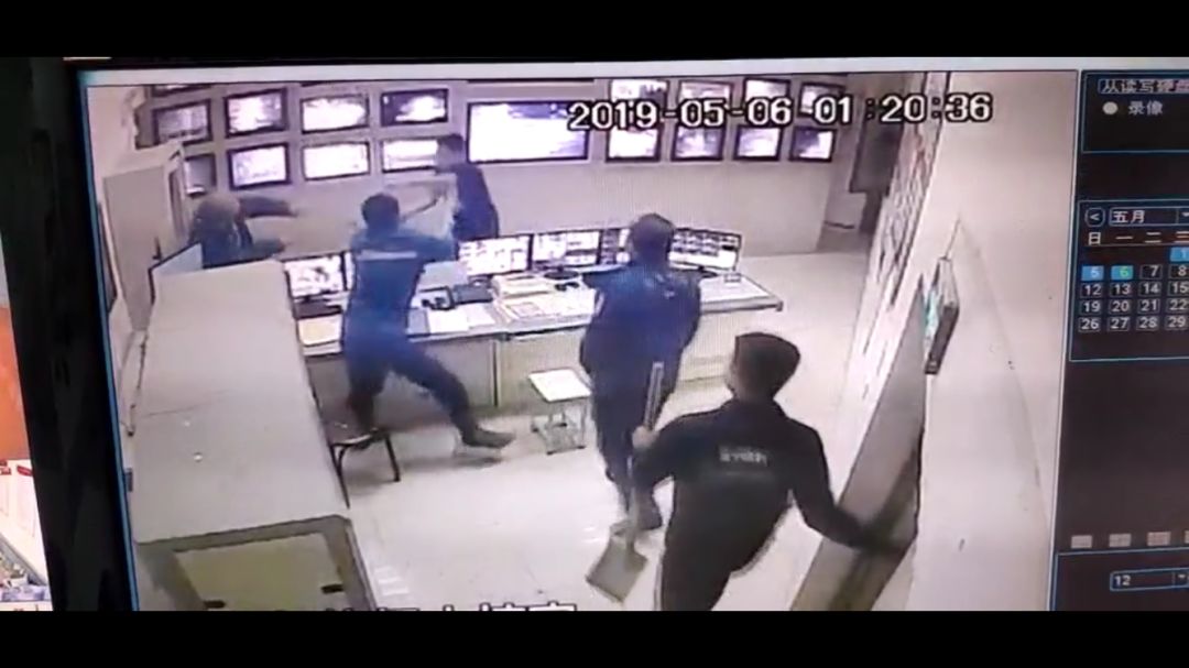 内蒙古一男子醉驾撞警车,醉酒男子持刀伤人被交警拦下