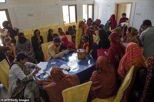 巴基斯坦医生感染人数,巴基斯坦小镇900儿童染艾滋