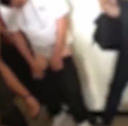 佛山闹婚伴娘被压床,中国婚礼伴娘被压床