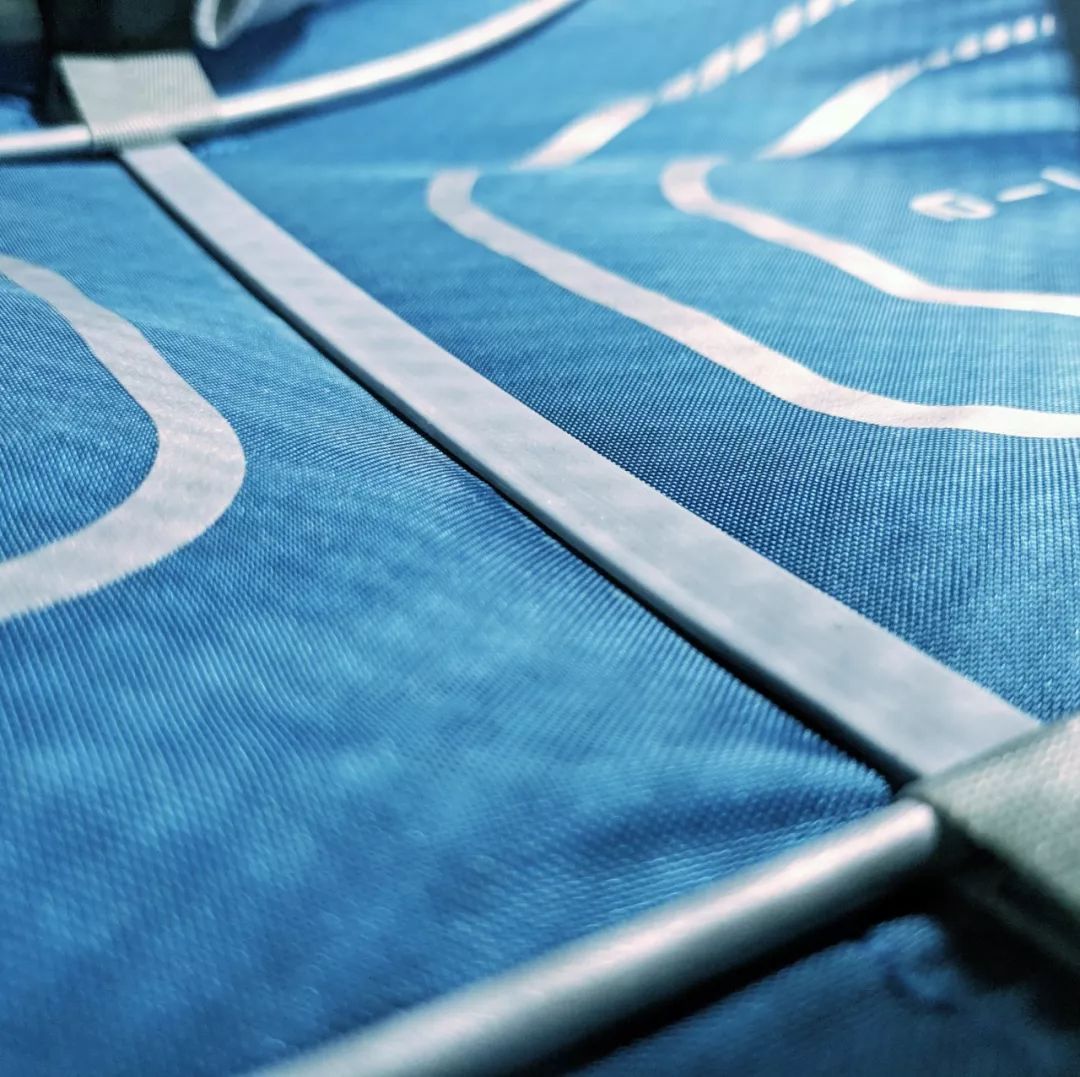 你有你的Lv，我有我的OSPREY。不是很贵，但是很轻。安排！！