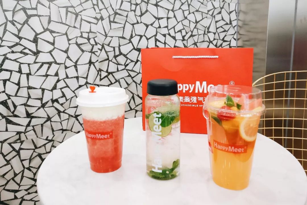 百万大学青年免费狂欢!AJ鞋展、街球大神空降,超多福利拿到手软!