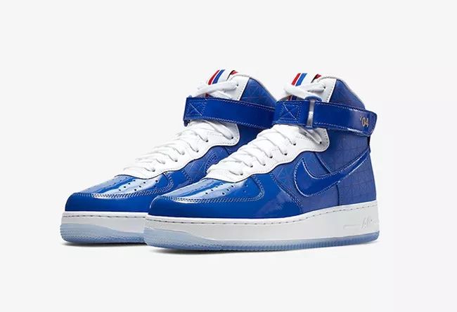 yeezy350v2light变色科技,yeezy350v2潮流穿搭