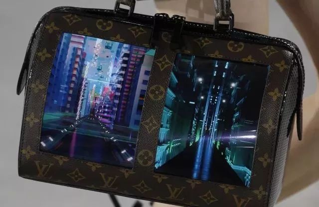 听说|中国化妆品消费者开始偏好小众产品、柔性屏手袋亮相美国纽约LV时装秀......