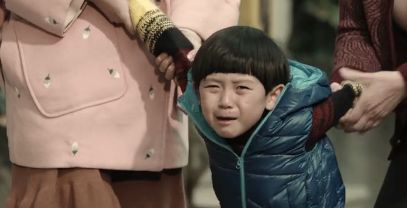 这19张照片暴露了父母的真面目,偷偷拍下的30张照片人性暴露无遗