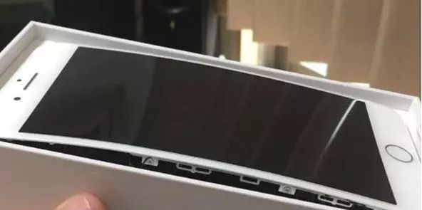 手机充电冒烟发烫,手机一晚上没关发烫到爆炸